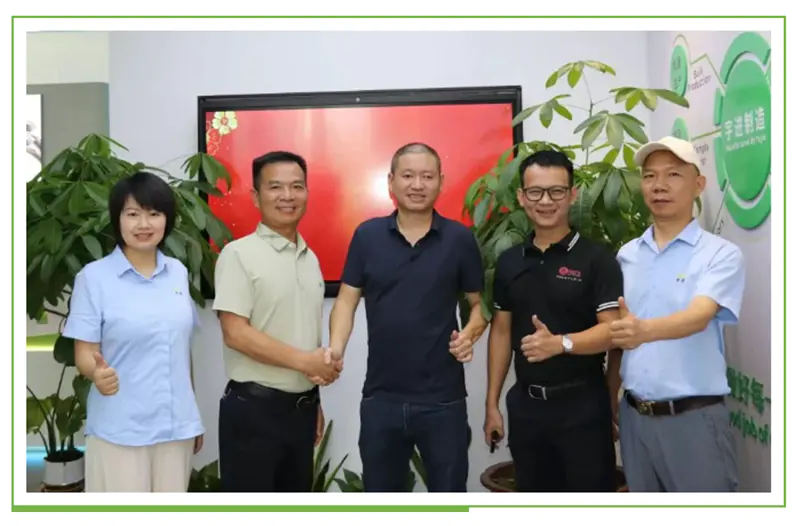 베트남 바이어, SPOTLESS 방문 – “Mr. 4 Seconds”와 중요한 작은 것들