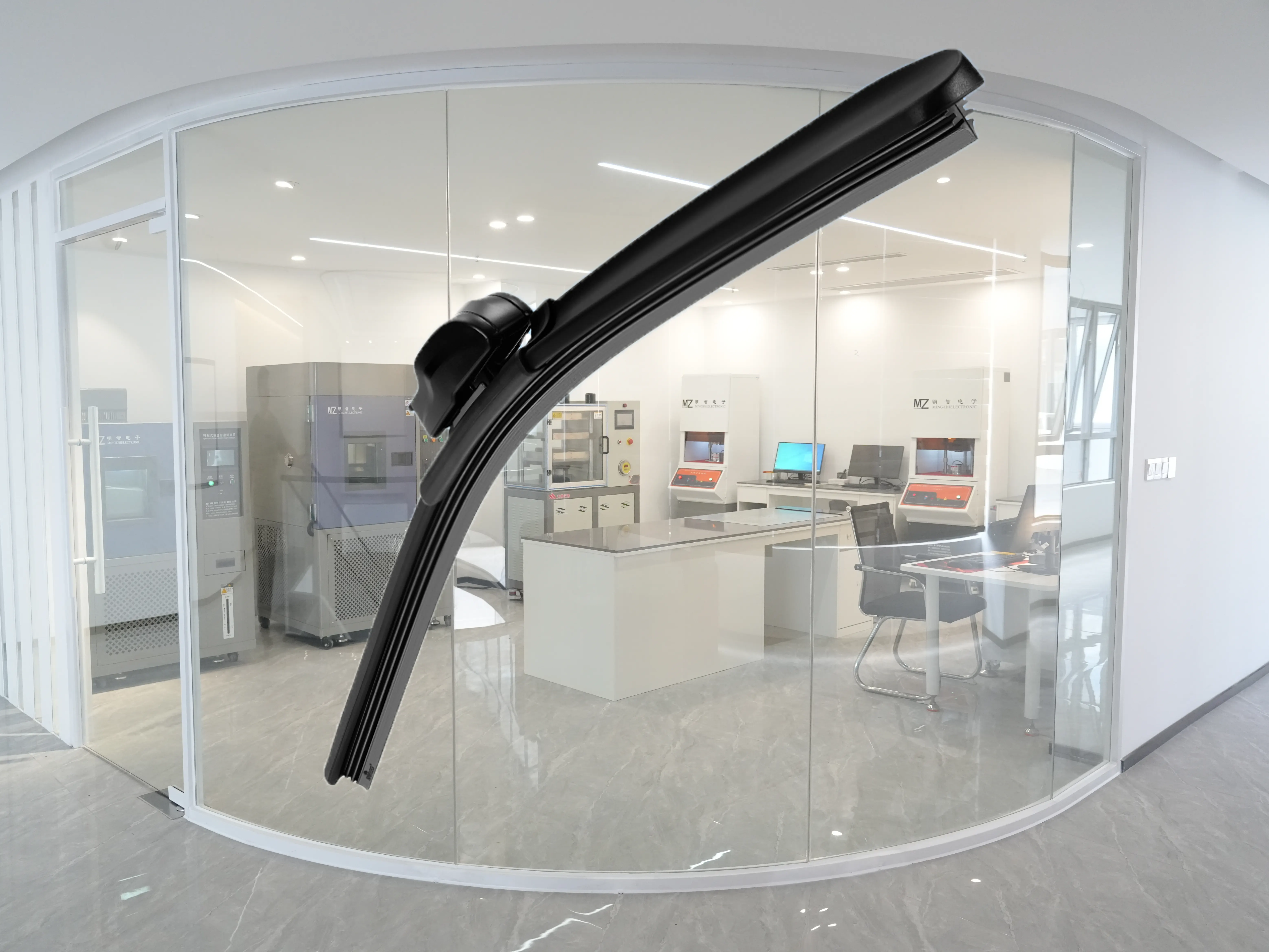 공장에서 생산하는 진정한 전천후 와이퍼 블레이드의 비밀은 무엇인가요?